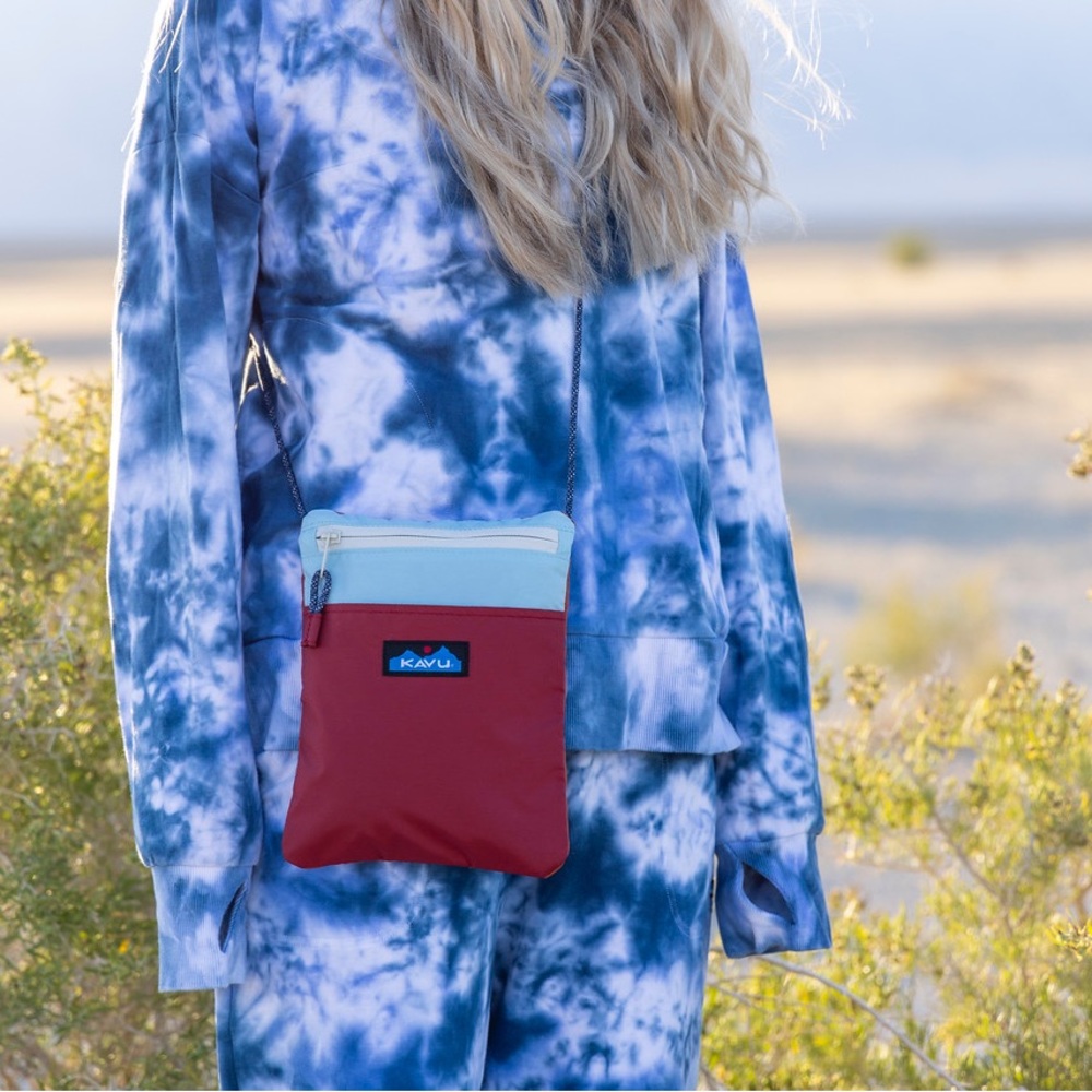 Kavu summerland cross body bag NWOT